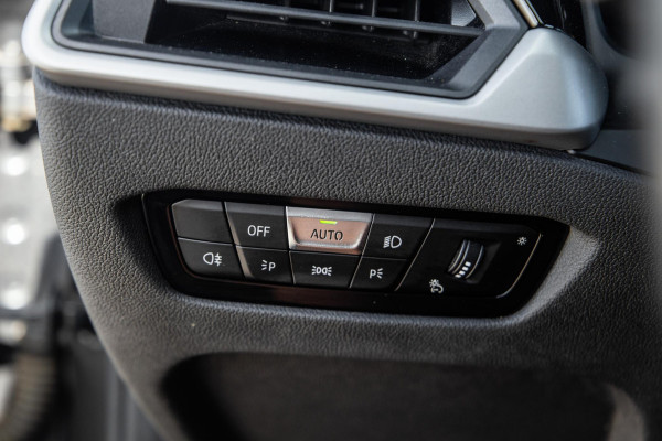 BMW 3 Serie Touring 330e High Executive LED / DEALER ONDERHOUDEN / CAMERA / CARPLAY / PHEV