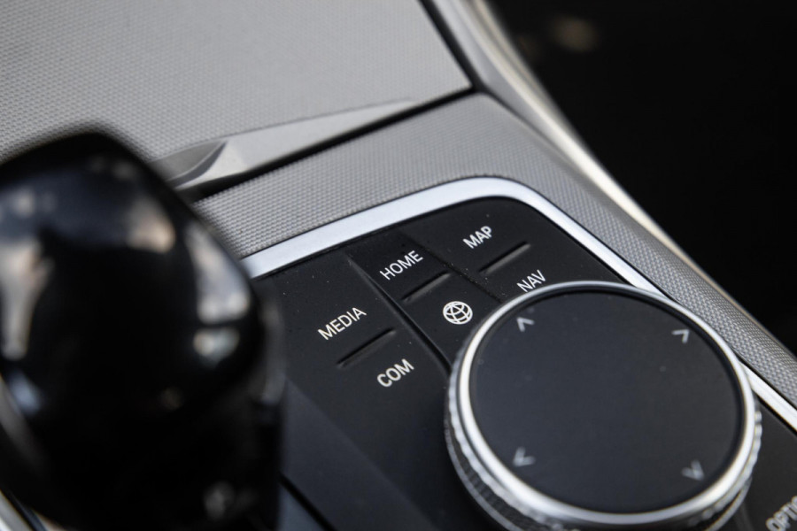 BMW 3 Serie Touring 330e High Executive LED / DEALER ONDERHOUDEN / CAMERA / CARPLAY / PHEV