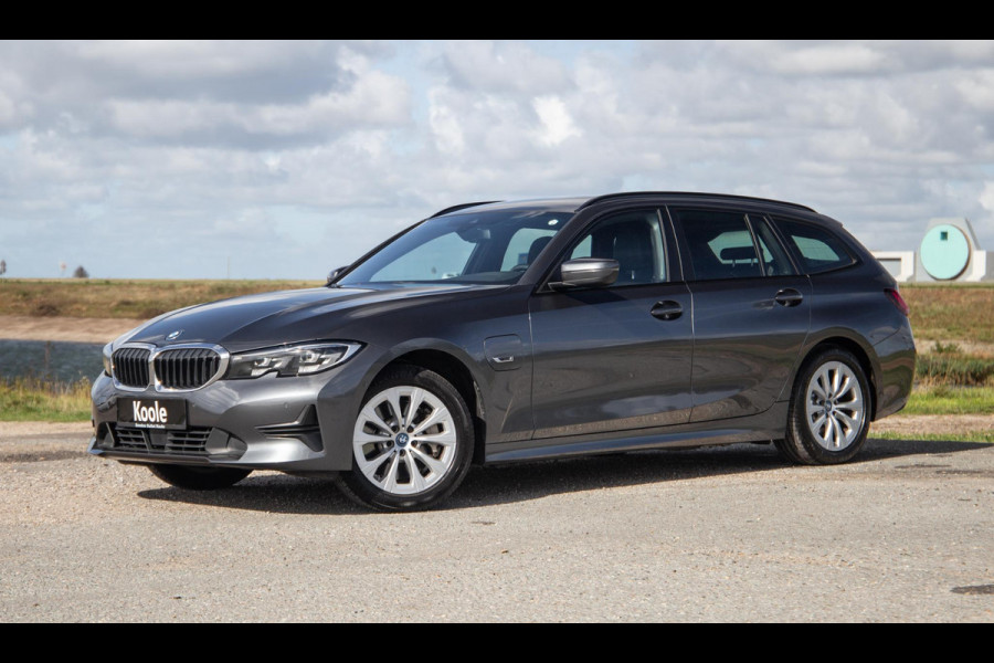 BMW 3 Serie Touring 330e High Executive LED / DEALER ONDERHOUDEN / CAMERA / CARPLAY / PHEV