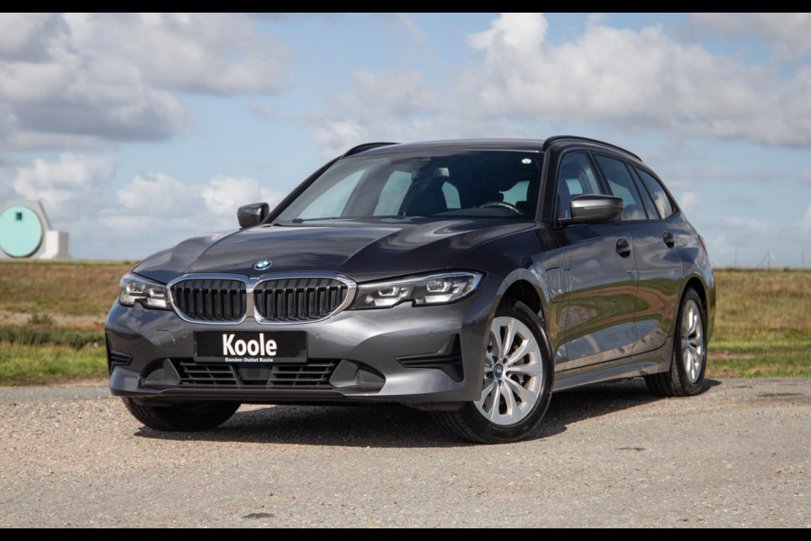BMW 3 Serie Touring 330e High Executive LED / DEALER ONDERHOUDEN / CAMERA / CARPLAY / PHEV