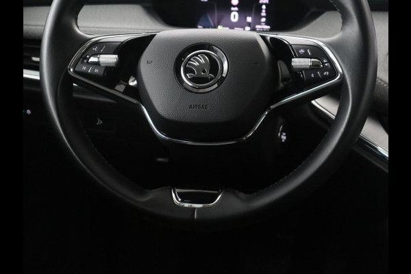 Škoda ENYAQ iV 60 | SOH 92,1 % | Trekhaak | Pano.Dak | LED | Stoelverwarming | Navigatie | Apple Carplay |