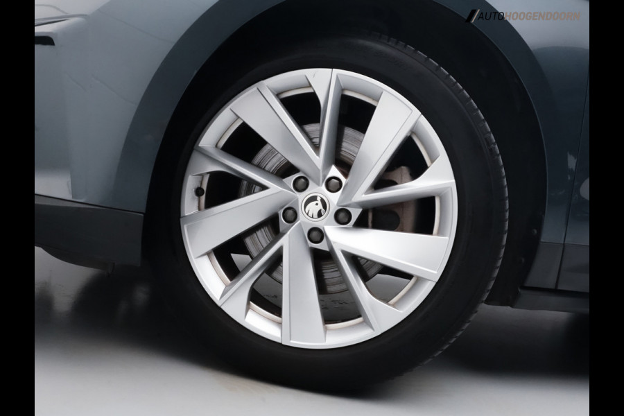 Škoda ENYAQ iV 80 Sport SoH 93% (APPLE CARPLAY,PANORAMADAK,CAMERA,STUUR-STOELVERWARMING,ADAPTIVE CRUISE,SFEERVERLICHTING,KEYLESS)