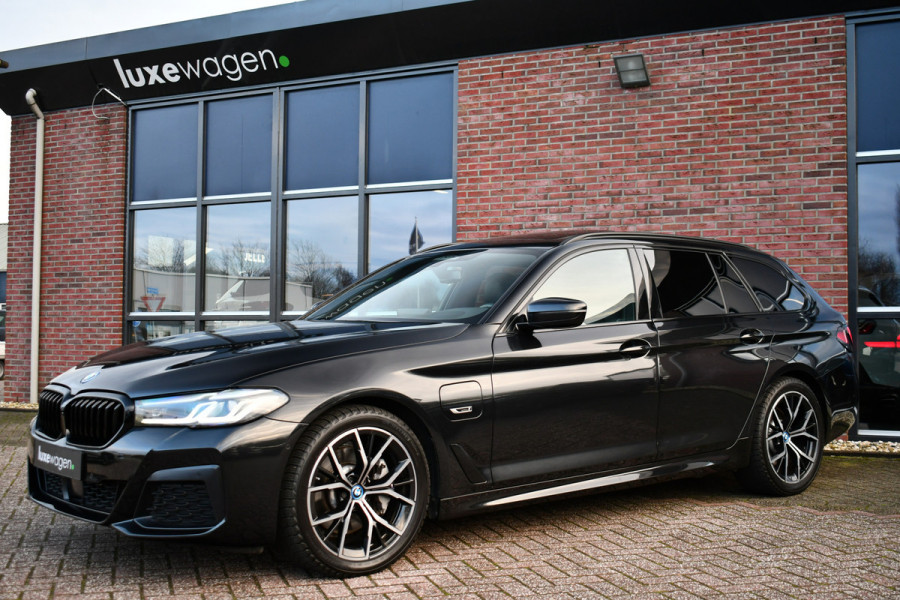 BMW 5 Serie Touring 530e xDrive M-Sport Pro Pano Trekh ACC HUD H/K Massage+Koel 4WS DDC
