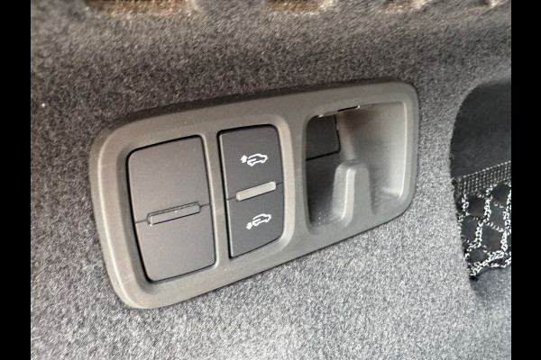 Audi Q8 55 TFSI QUATTRO * S-line * Panoramadak * Stoel koeling/verwarming * Stoel/spiegel memory *