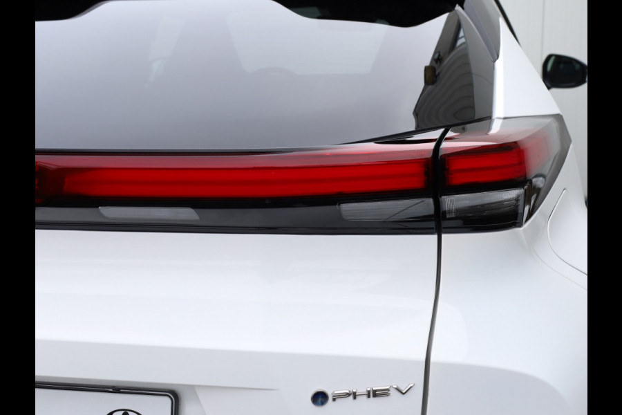 Toyota C-HR 2.0 PHEV 220 Dynamic | Bi-Tone | Stuurwielverwarming | Dodehoek