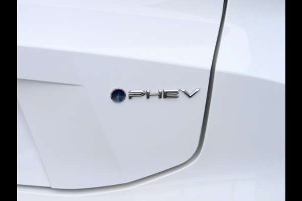Toyota C-HR 2.0 PHEV 220 Dynamic | Bi-Tone | Stuurwielverwarming | Dodehoek