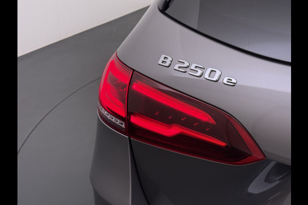 Mercedes-Benz B-Klasse 250 e AMG Line | Night LED Camera