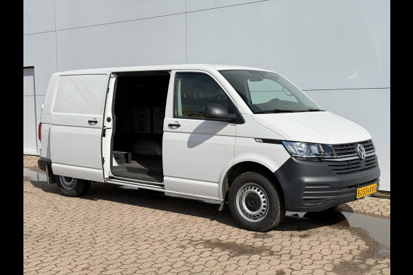 Volkswagen E-Transporter 37,3kWh 113PK L2 138 WLTP Snelladen Elektrisch Trekhaak Carplay Camera Inbouw Parkeersensoren Stoelverwarming