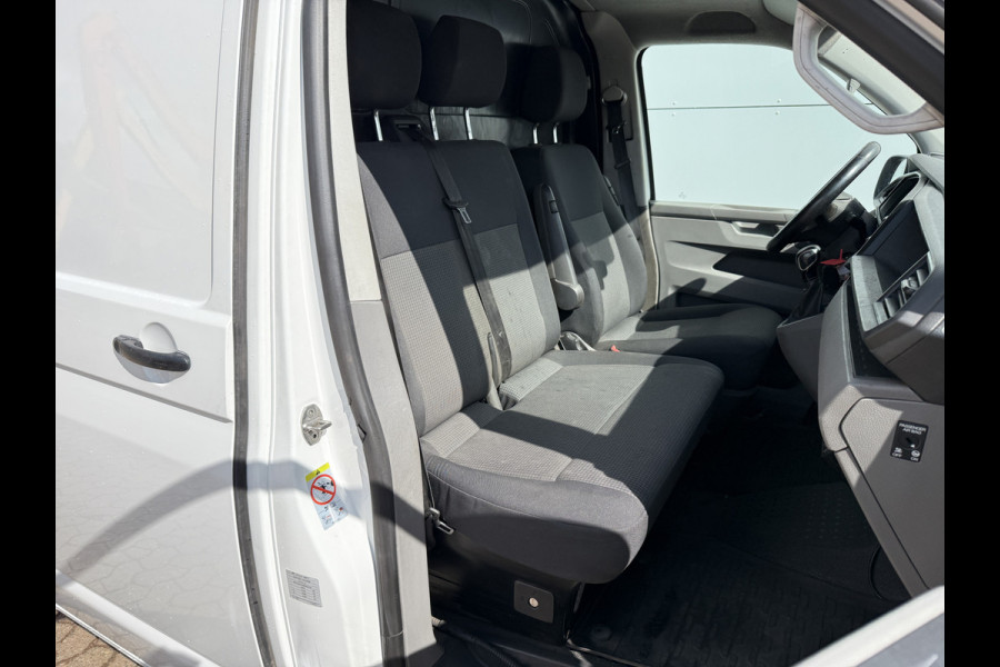 Volkswagen E-Transporter 37,3kWh 113PK L2 138 WLTP Snelladen Elektrisch Trekhaak Carplay Camera Inbouw Parkeersensoren Stoelverwarming