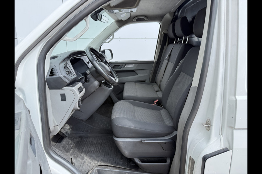 Volkswagen E-Transporter 37,3kWh 113PK L2 138 WLTP Snelladen Elektrisch Trekhaak Carplay Camera Inbouw Parkeersensoren Stoelverwarming