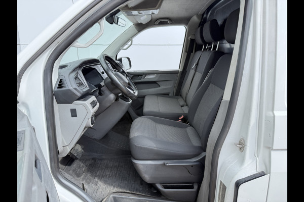Volkswagen E-Transporter 37,3kWh 113PK L2 138 WLTP Snelladen Elektrisch Trekhaak Carplay Camera Inbouw Parkeersensoren Stoelverwarming