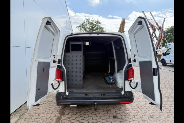 Volkswagen E-Transporter 37,3kWh 113PK L2 138 WLTP Snelladen Elektrisch Trekhaak Carplay Camera Inbouw Parkeersensoren Stoelverwarming