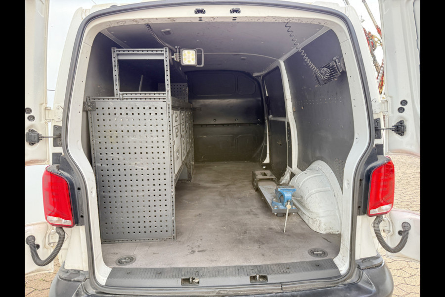 Volkswagen E-Transporter 37,3kWh 113PK L2 138 WLTP Snelladen Elektrisch Trekhaak Carplay Camera Inbouw Parkeersensoren Stoelverwarming