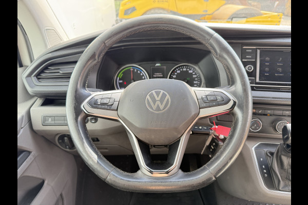 Volkswagen E-Transporter 37,3kWh 113PK L2 138 WLTP Snelladen Elektrisch Trekhaak Carplay Camera Inbouw Parkeersensoren Stoelverwarming