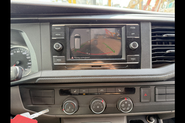 Volkswagen E-Transporter 37,3kWh 113PK L2 138 WLTP Snelladen Elektrisch Trekhaak Carplay Camera Inbouw Parkeersensoren Stoelverwarming