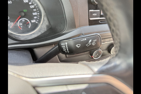 Volkswagen E-Transporter 37,3kWh 113PK L2 138 WLTP Snelladen Elektrisch Trekhaak Carplay Camera Inbouw Parkeersensoren Stoelverwarming