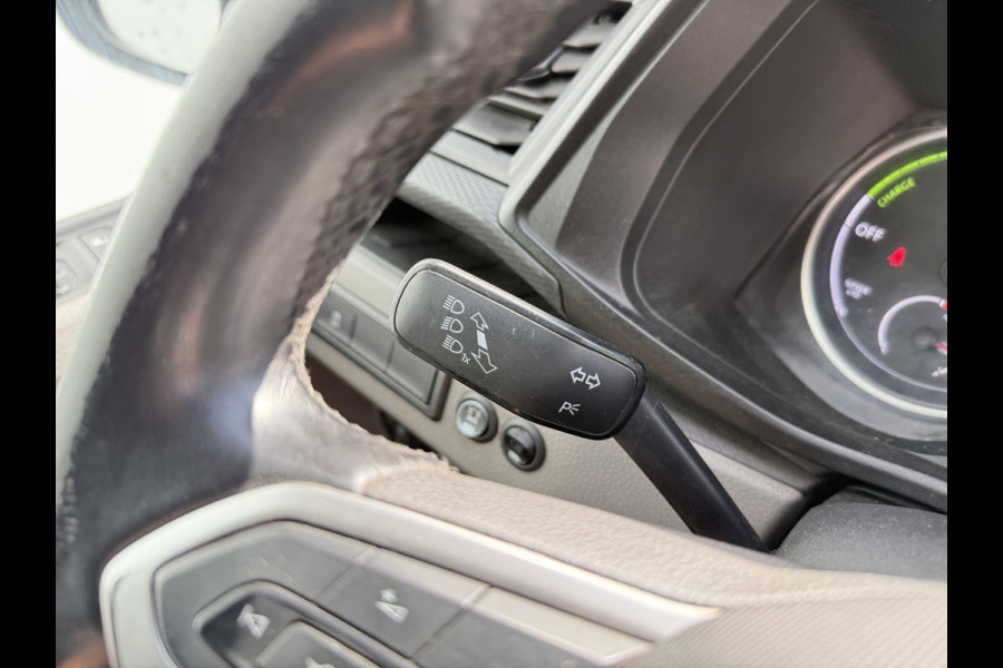 Volkswagen E-Transporter 37,3kWh 113PK L2 138 WLTP Snelladen Elektrisch Trekhaak Carplay Camera Inbouw Parkeersensoren Stoelverwarming