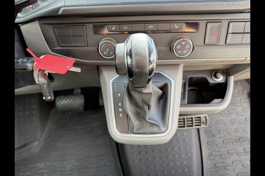 Volkswagen E-Transporter 37,3kWh 113PK L2 138 WLTP Snelladen Elektrisch Trekhaak Carplay Camera Inbouw Parkeersensoren Stoelverwarming