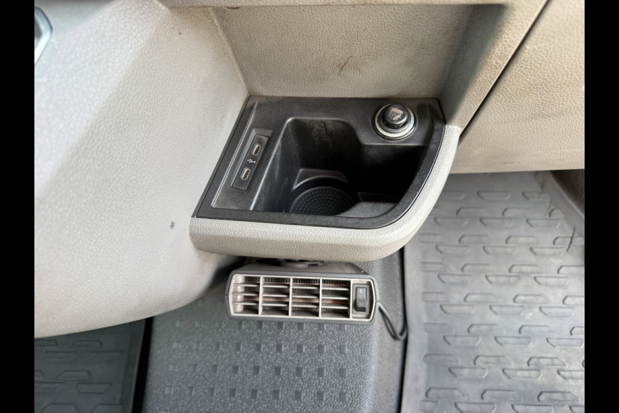 Volkswagen E-Transporter 37,3kWh 113PK L2 138 WLTP Snelladen Elektrisch Trekhaak Carplay Camera Inbouw Parkeersensoren Stoelverwarming
