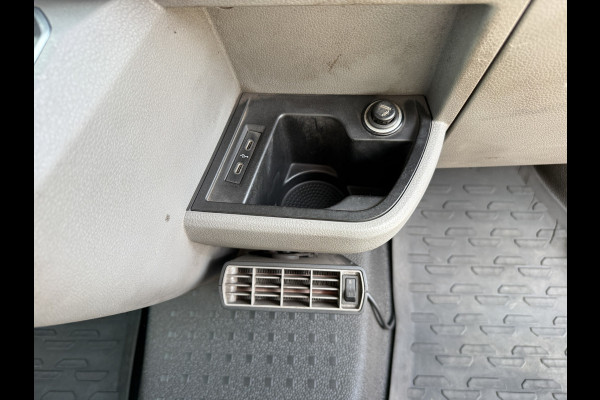 Volkswagen E-Transporter 37,3kWh 113PK L2 138 WLTP Snelladen Elektrisch Trekhaak Carplay Camera Inbouw Parkeersensoren Stoelverwarming