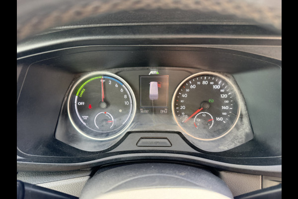 Volkswagen E-Transporter 37,3kWh 113PK L2 138 WLTP Snelladen Elektrisch Trekhaak Carplay Camera Inbouw Parkeersensoren Stoelverwarming