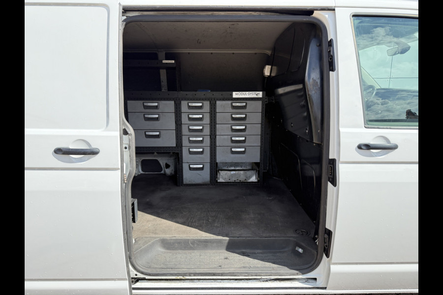 Volkswagen E-Transporter 37,3kWh 113PK L2 138 WLTP Snelladen Elektrisch Trekhaak Carplay Camera Inbouw Parkeersensoren Stoelverwarming