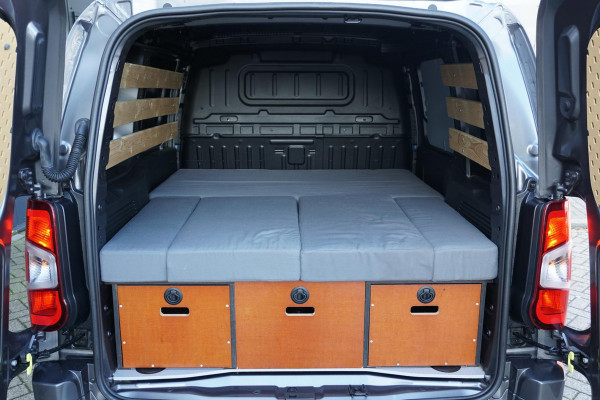 Opel Combo 1.2 Turbo L1H1 Edition *MARGE* + APPLE CARPLAY / TREKHAAK / SENSOREN