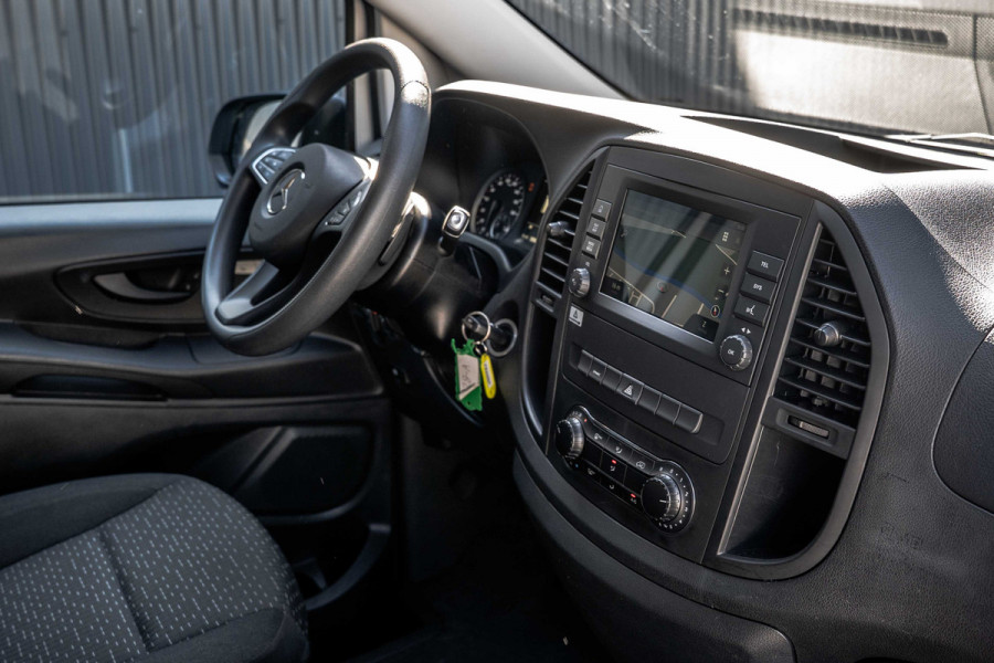 Mercedes-Benz EVITO TOURER | 90KWH | WLPT 367KM | Volledig Elektrisch | SOH 97.5% | Camera | Navi | Stoelverw. | Airco | 3-Zits