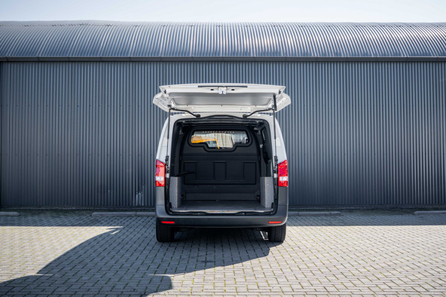 Mercedes-Benz EVITO TOURER | 90KWH | WLPT 367KM | Volledig Elektrisch | SOH 97.5% | Camera | Navi | Stoelverw. | Airco | 3-Zits