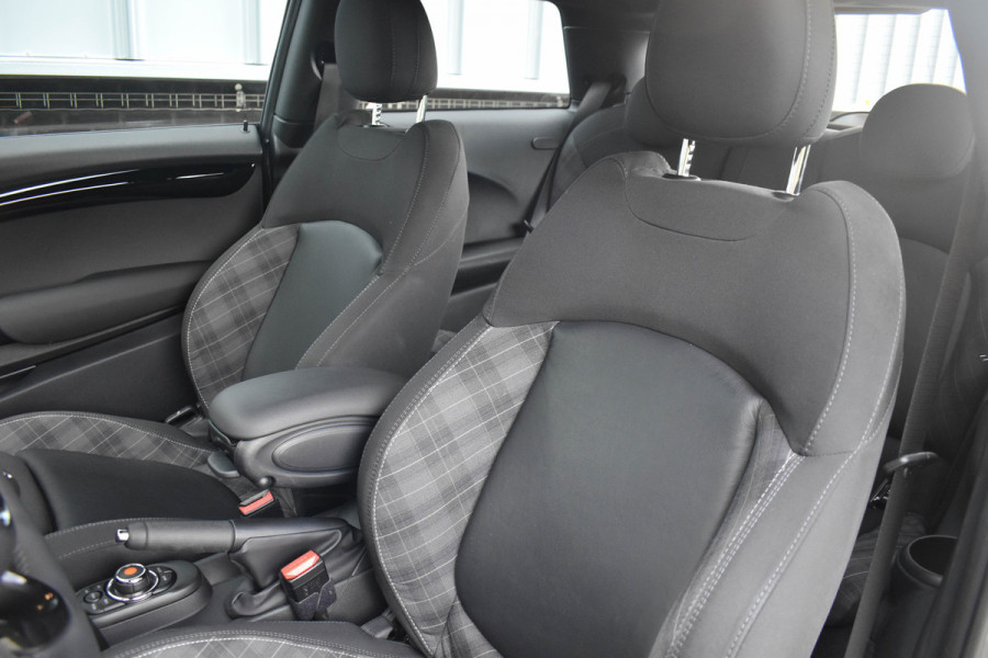 MINI 3-deurs 1.5 Cooper Chili | Xenon | Carplay | Navi | Sportstoelen | PDC | Lichtmetalen velgen