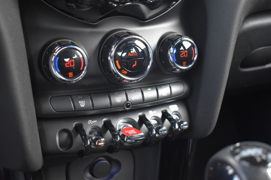 MINI 3-deurs 1.5 Cooper Chili | Xenon | Carplay | Navi | Sportstoelen | PDC | Lichtmetalen velgen