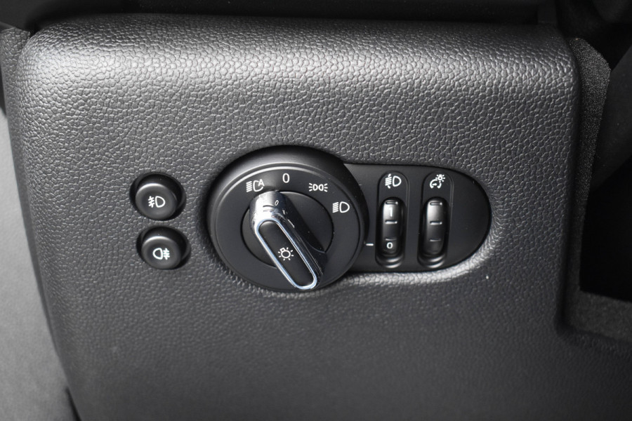 MINI 3-deurs 1.5 Cooper Chili | Xenon | Carplay | Navi | Sportstoelen | PDC | Lichtmetalen velgen