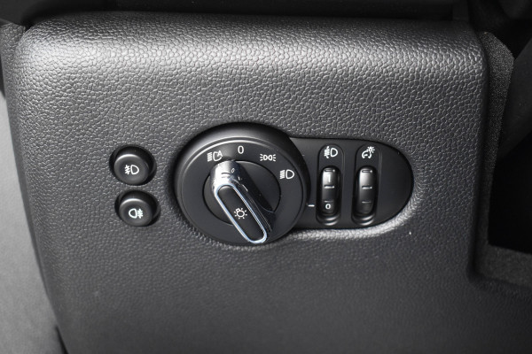 MINI 3-deurs 1.5 Cooper Chili | Xenon | Carplay | Navi | Sportstoelen | PDC | Lichtmetalen velgen