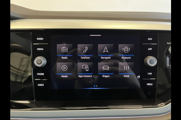 Volkswagen Polo 1.0 TSI Automaat Goal Navigatie Apple Carplay/Android Auto Parkeersensoren Adaptive Cruise Control Stoelverwarming Matrix LED koplampen Climate Control Lichtmetalen velgen