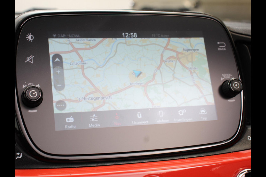 Fiat 500C 1.0 Hybrid Cabrio Navigatie Climate Control Cruise control Lichtmetalen velgen Apple Carplay/ Android Auto Navigatie Parkeersensor achter