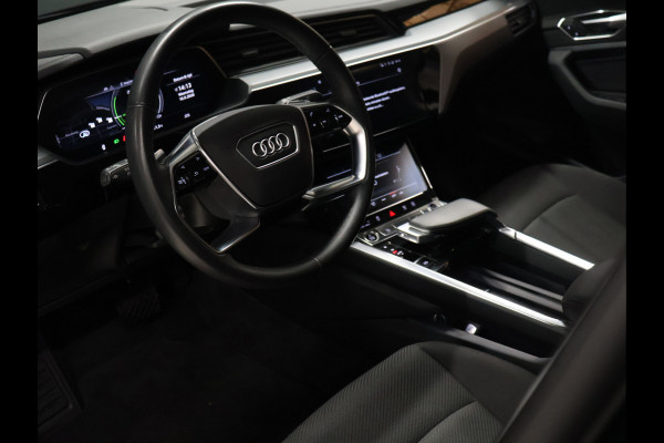 Audi e-tron Sportback 55 quattro Sport 95 kWh 92,5%SOH [BANG & OLUFSEN PREMIUM SOUNDSYSTEM, CRUISE CONTROL, MEMORY SEATS, DIGITAL DASH, TOP VIEW 360 CAMERA, NAVIGATIE, BLUETOOTH, ELEKTRISCHE ACHTERKLEP, CLIMATE CONTROL, LED, NIEUWSTAAT]