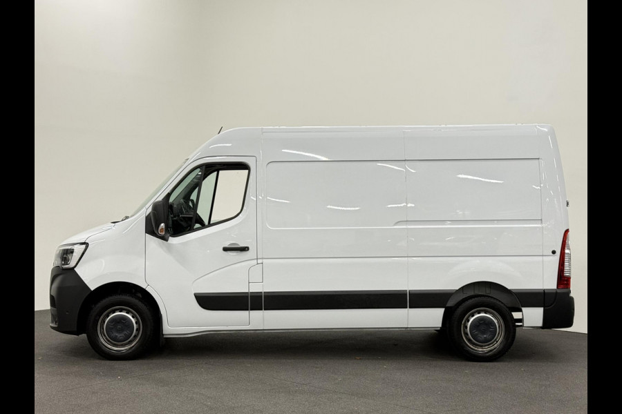 Renault Master T33 2.3 dCi 135 L2H2 Airco Cruise control Parkeersensoren Navigatie Trekhaak