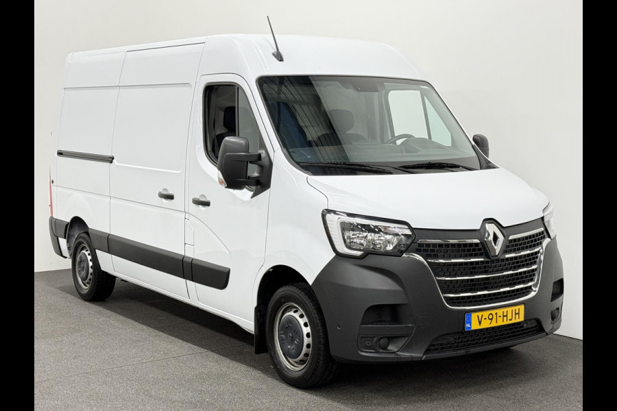 Renault Master T33 2.3 dCi 135 L2H2 Airco Cruise control Parkeersensoren Navigatie Trekhaak