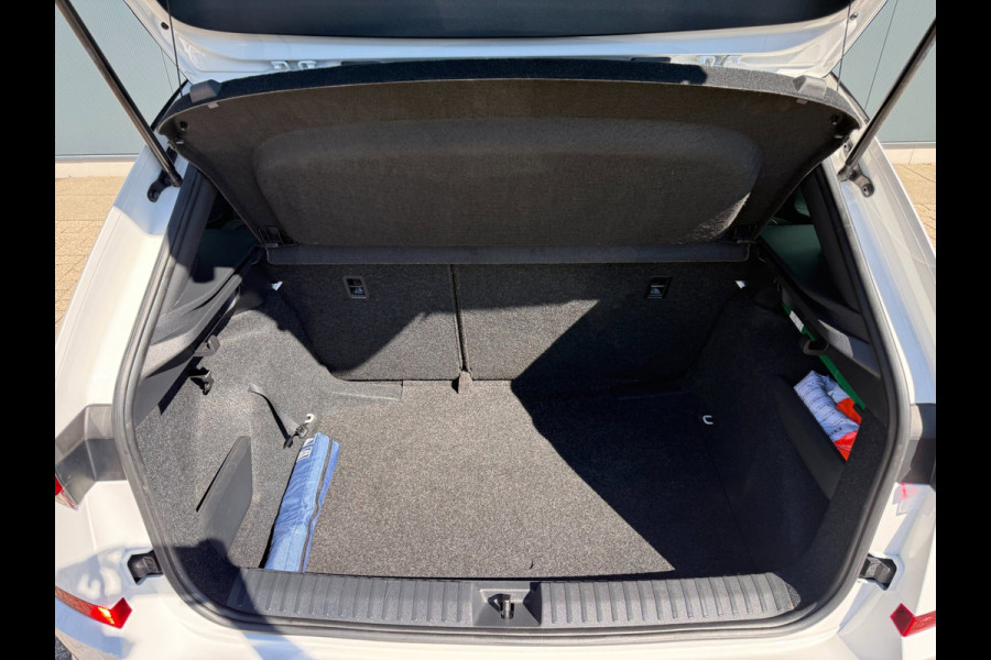 Škoda Kamiq 1.0 TSI Monte Carlo * Panoramadak * Parkeercamera * Navigatiesysteem * Keyless entry*