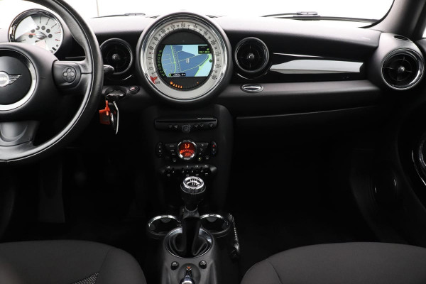 MINI One 1.6 One Chili | Panoramadak | Navigatie | Climate control | Cruise control