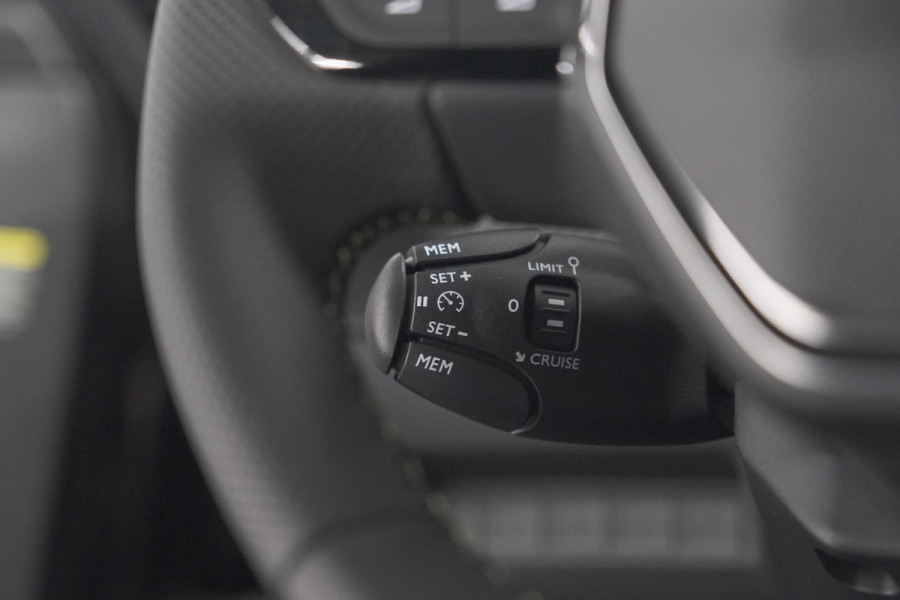 Peugeot e-2008 EV GT 54 kWh | 11 KW Lader | Warmtepomp | Camera | Alcantara Pakket | Stoelmassage