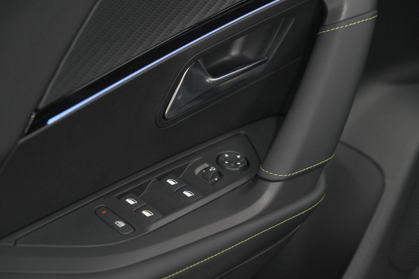 Peugeot e-2008 EV GT 54 kWh | 11 KW Lader | Warmtepomp | Camera | Alcantara Pakket | Stoelmassage