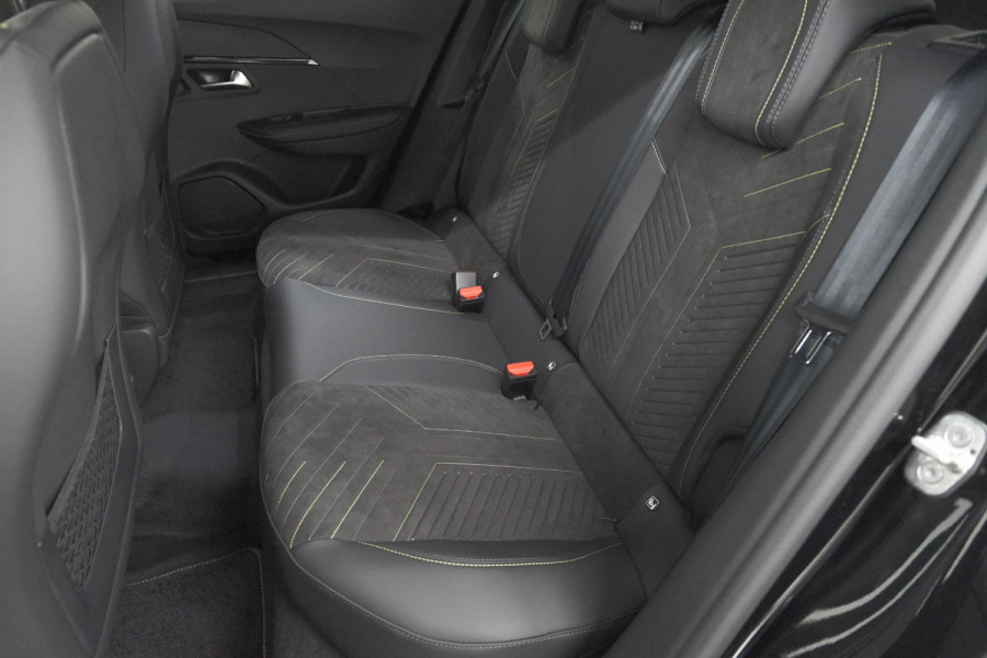 Peugeot e-2008 EV GT 54 kWh | 11 KW Lader | Warmtepomp | Camera | Alcantara Pakket | Stoelmassage