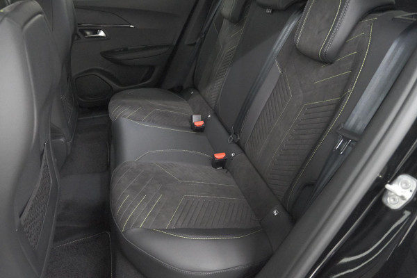 Peugeot e-2008 EV GT 54 kWh | 11 KW Lader | Warmtepomp | Camera | Alcantara Pakket | Stoelmassage