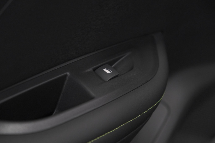Peugeot e-2008 EV GT 54 kWh | 11 KW Lader | Warmtepomp | Camera | Alcantara Pakket | Stoelmassage