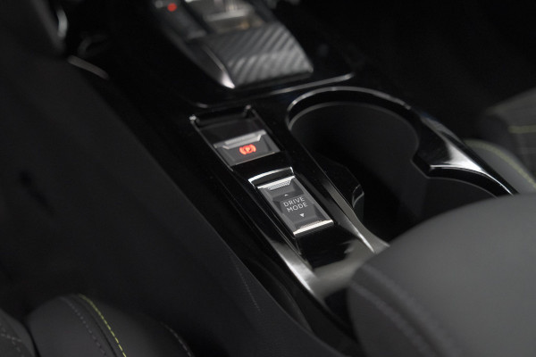 Peugeot e-2008 EV GT 54 kWh | 11 KW Lader | Warmtepomp | Camera | Alcantara Pakket | Stoelmassage
