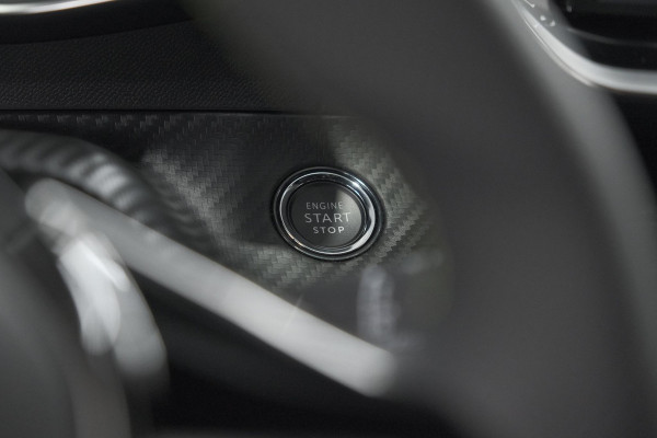 Peugeot e-2008 EV GT 54 kWh | 11 KW Lader | Warmtepomp | Camera | Alcantara Pakket | Stoelmassage