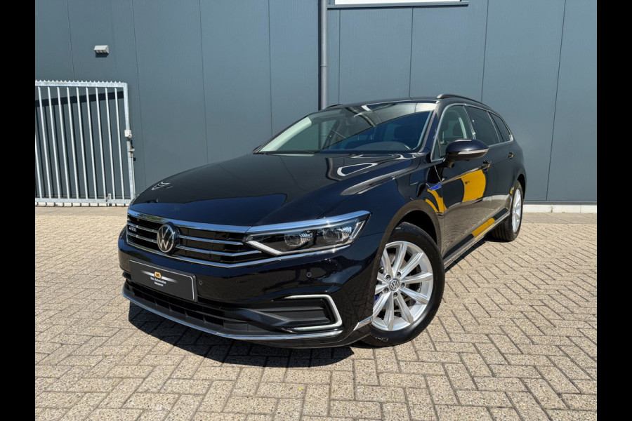 Volkswagen Passat Variant 1.4 TSI PHEV GTE * AUTOMAAT * Parkeercamera * Massage * Keyless *