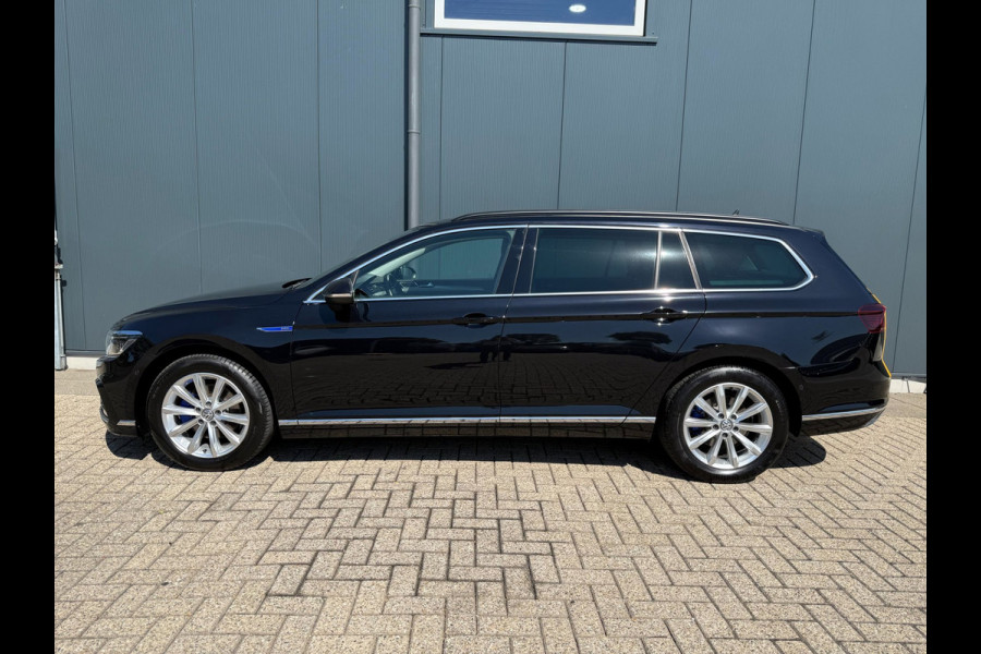 Volkswagen Passat Variant 1.4 TSI PHEV GTE * AUTOMAAT * Parkeercamera * Massage * Keyless *