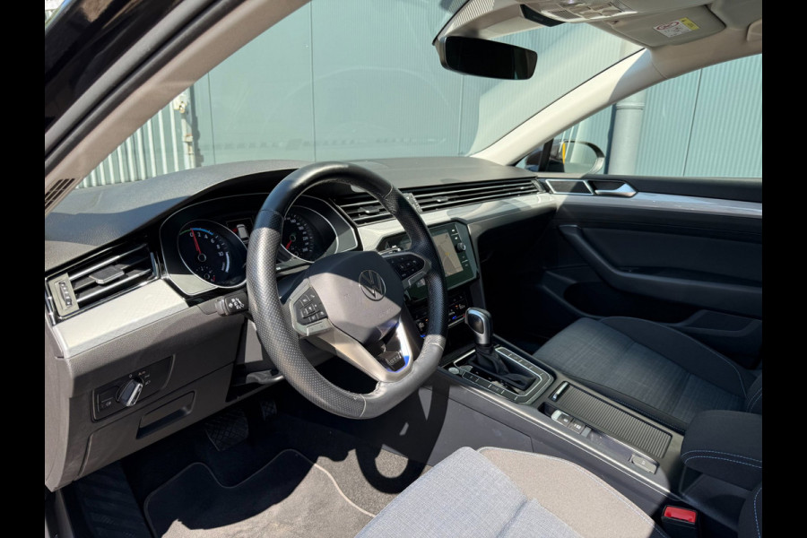 Volkswagen Passat Variant 1.4 TSI PHEV GTE * AUTOMAAT * Parkeercamera * Massage * Keyless *